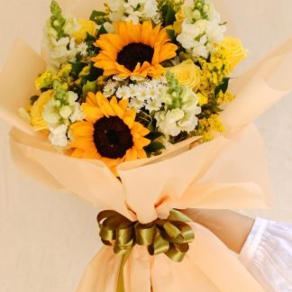 Nudo de Rosas y Girasoles